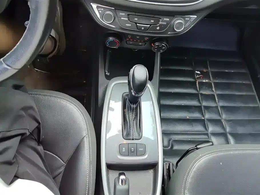 Chevrolet Aveo RV 2016 1.5L Automatic Fun Edition — миниатюра 16