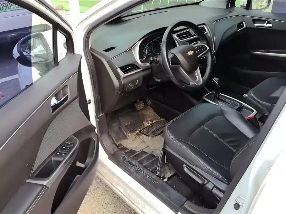 Chevrolet Aveo RV 2016 1.5L Automatic Fun Edition — миниатюра 9