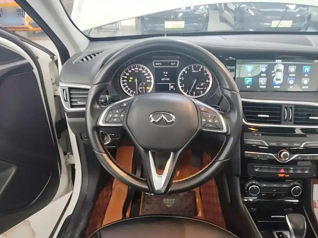 Infiniti QX30 2017 2.0T AWD Fashion Edition — миниатюра 11