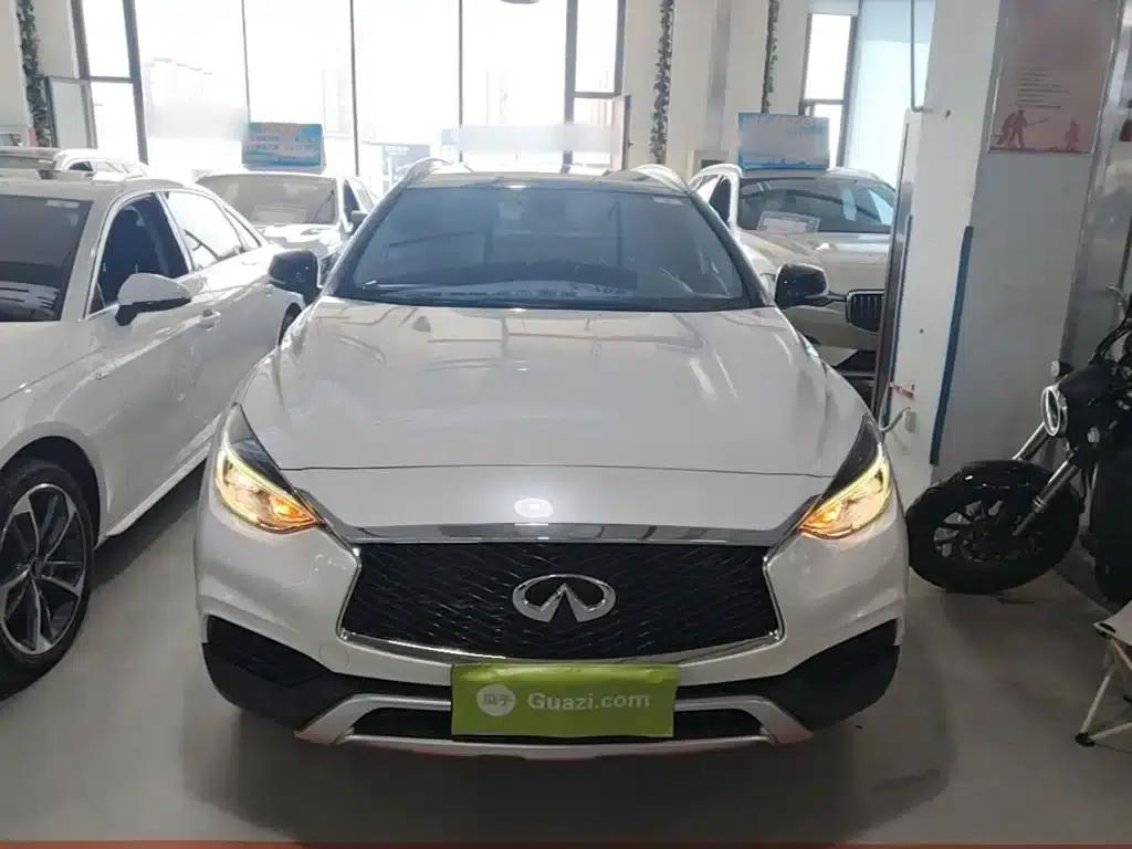 Infiniti QX30 2017 2.0T AWD Fashion Edition — миниатюра 3