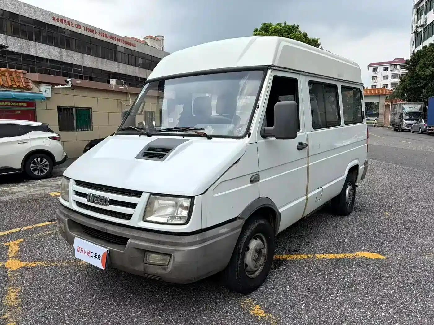 Iveco DeYi 2012 2.5T-A35 Logistics Version 1 (Mid-top) — миниатюра 1