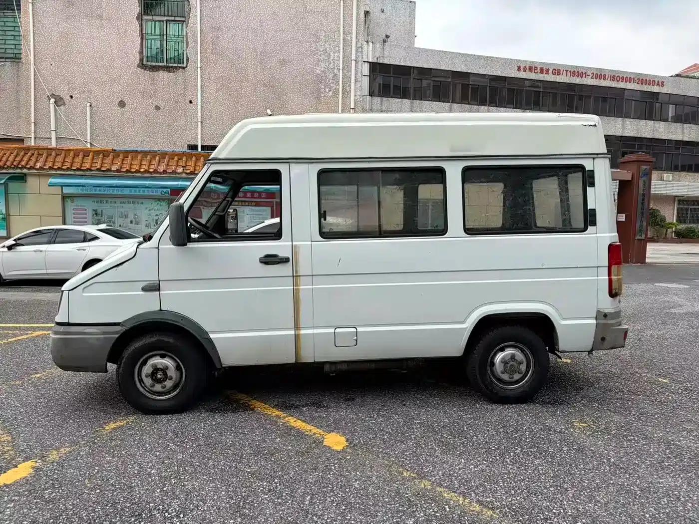 Iveco DeYi 2012 2.5T-A35 Logistics Version 1 (Mid-top) — миниатюра 8
