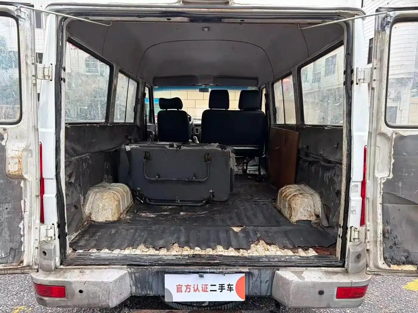 Iveco DeYi 2012 2.5T-A35 Logistics Version 1 (Mid-top) — миниатюра 9