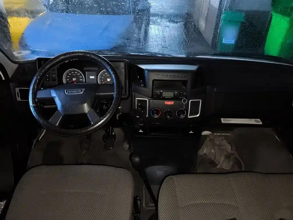Iveco DeYi 2021 2.5T A35 M1 Bus, 5-9 Seats, Short Wheelbase, Mid-Roof, Dual Tires, Side Sliding Door — миниатюра 13