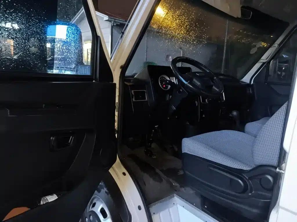 Iveco DeYi 2021 2.5T A35 M1 Bus, 5-9 Seats, Short Wheelbase, Mid-Roof, Dual Tires, Side Sliding Door — миниатюра 14