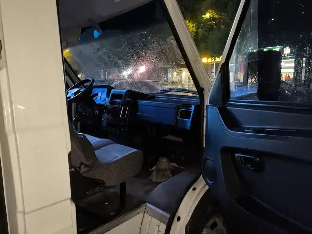 Iveco DeYi 2021 2.5T A35 M1 Bus, 5-9 Seats, Short Wheelbase, Mid-Roof, Dual Tires, Side Sliding Door — миниатюра 20