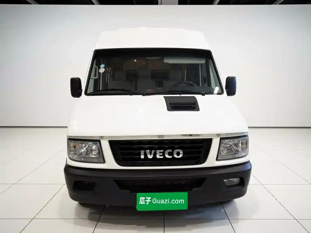 Iveco DeYi 2021 2.5T A35 M1 Bus, 5-9 Seats, Short Wheelbase, Mid-Roof, Dual Tires, Side Sliding Door — миниатюра 24