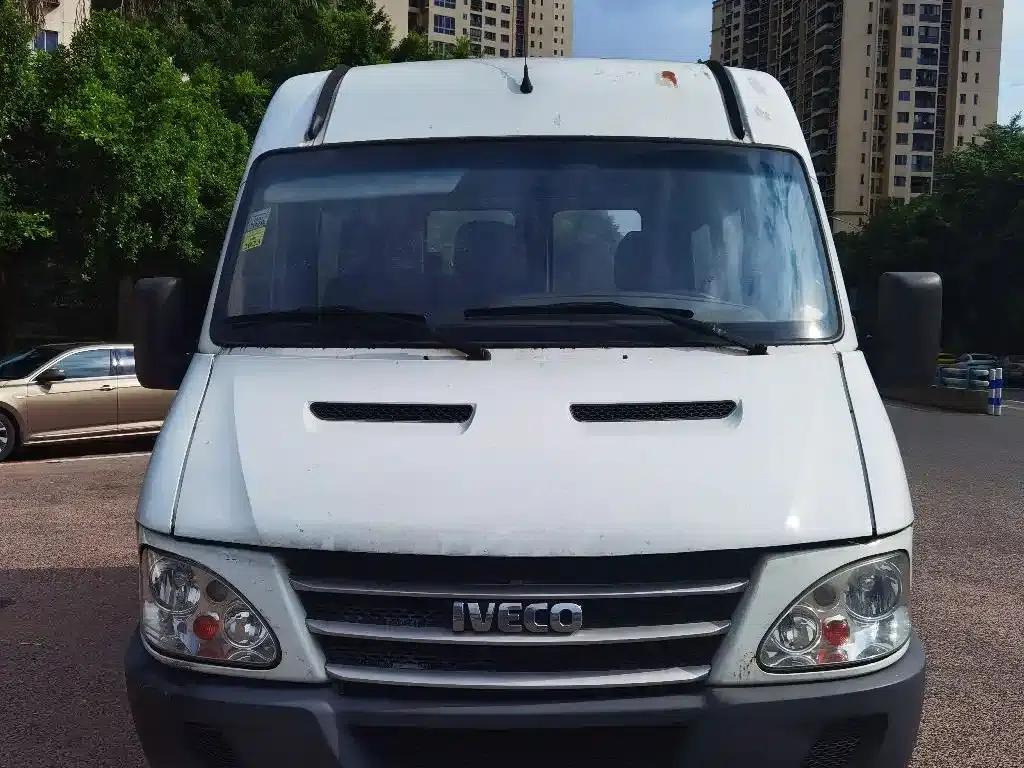 Iveco Baodi 2017 2.5T Premium A37 Bus, High Roof, 6-7 Seats, 47Z5 — миниатюра 2