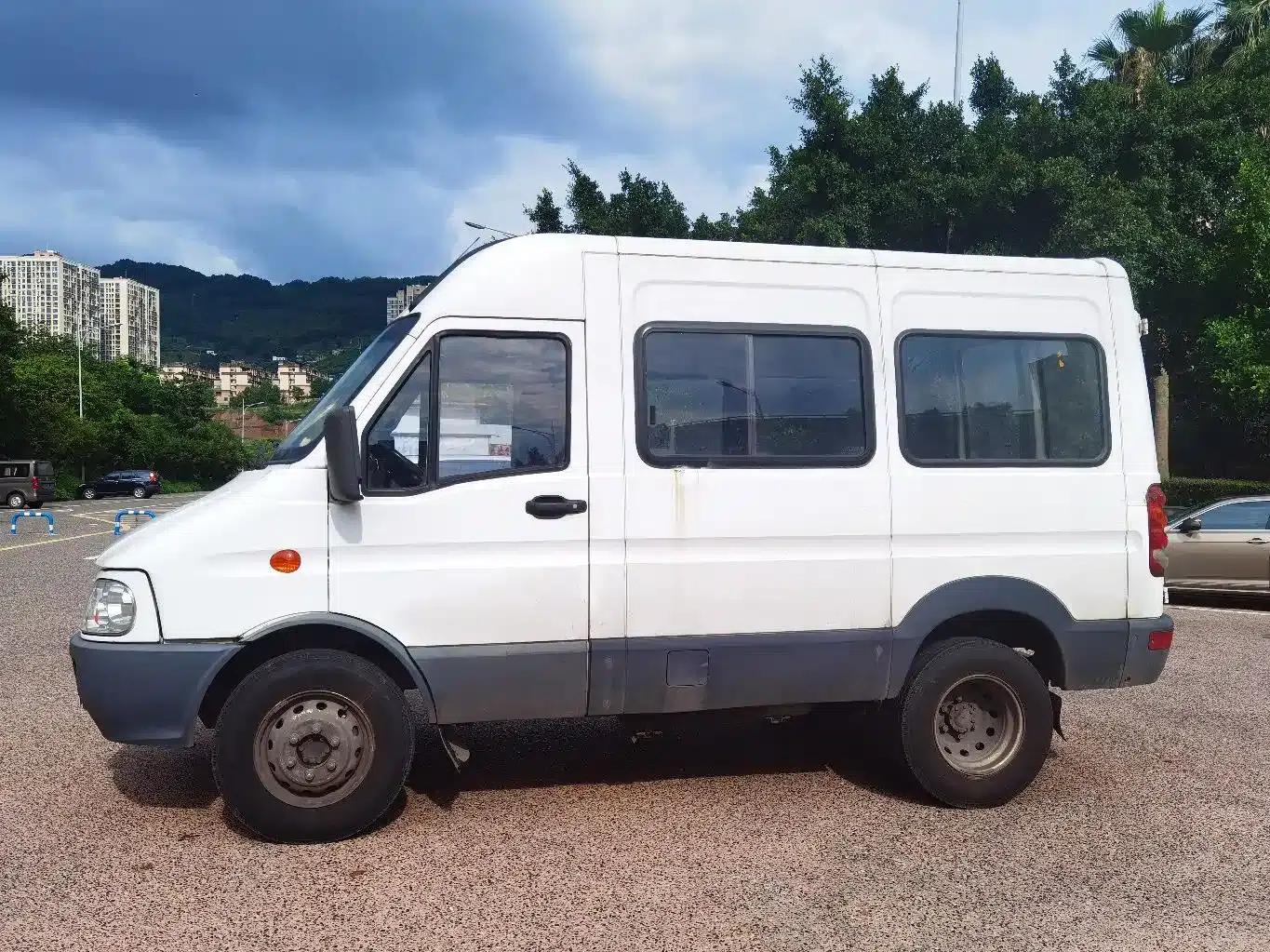 Iveco Baodi 2017 2.5T Premium A37 Bus, High Roof, 6-7 Seats, 47Z5 — миниатюра 3