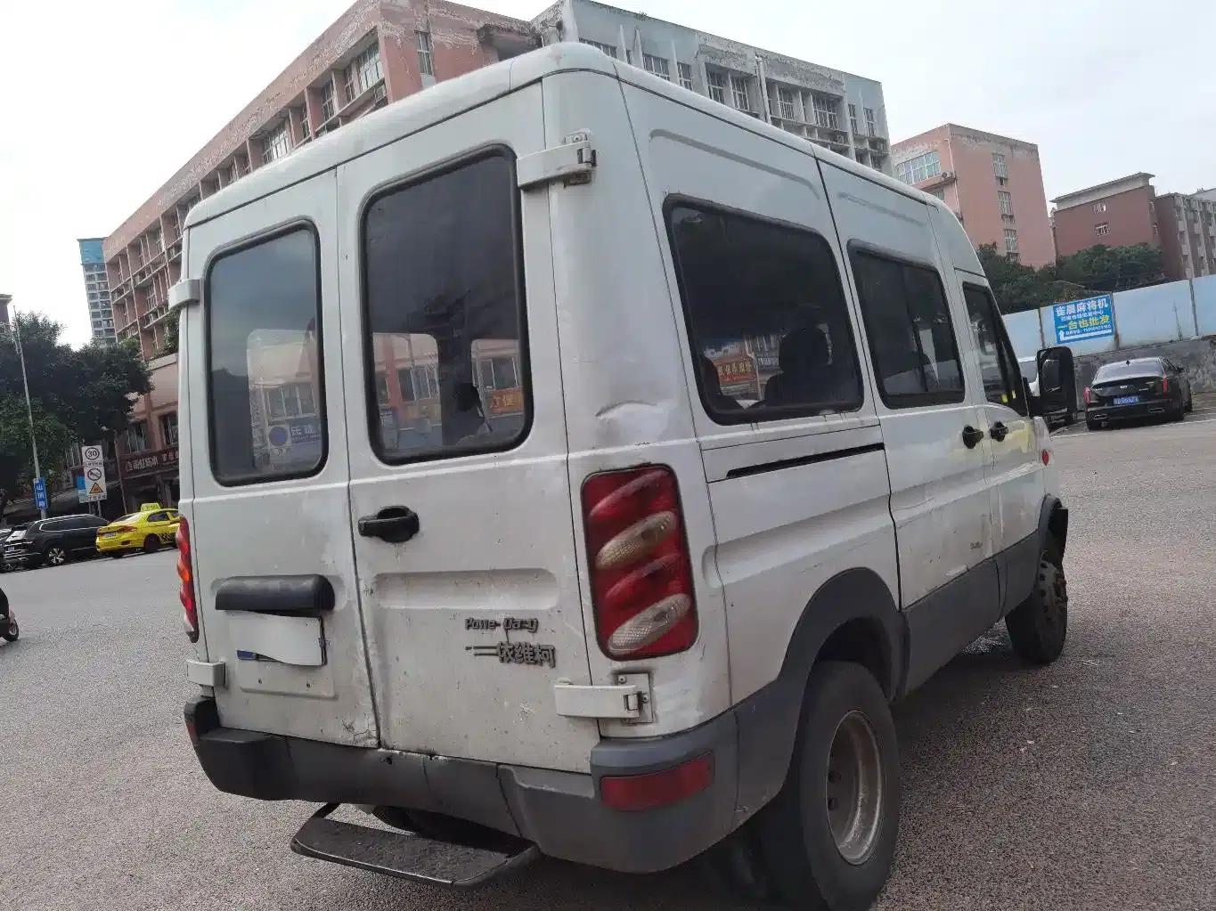 Iveco Baodi 2017 2.5T Premium A37 Bus, High Roof, 6-7 Seats, 47Z5 — миниатюра 7