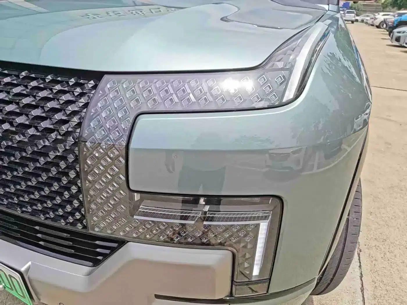 Looking up at the 2023 U8 Luxury Edition — миниатюра 5