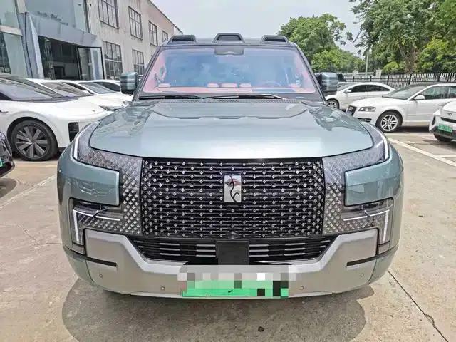 Looking up at the 2023 U8 Luxury Edition