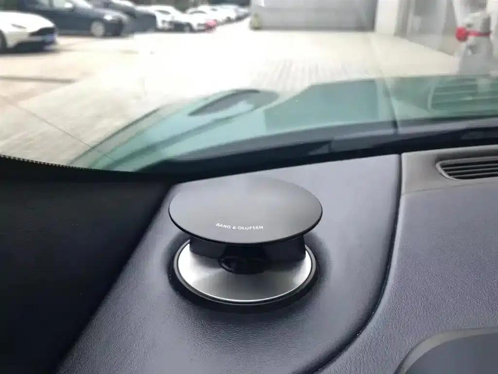 Aston Martin DB11 2019 4.0T V8 Coupe — миниатюра 5