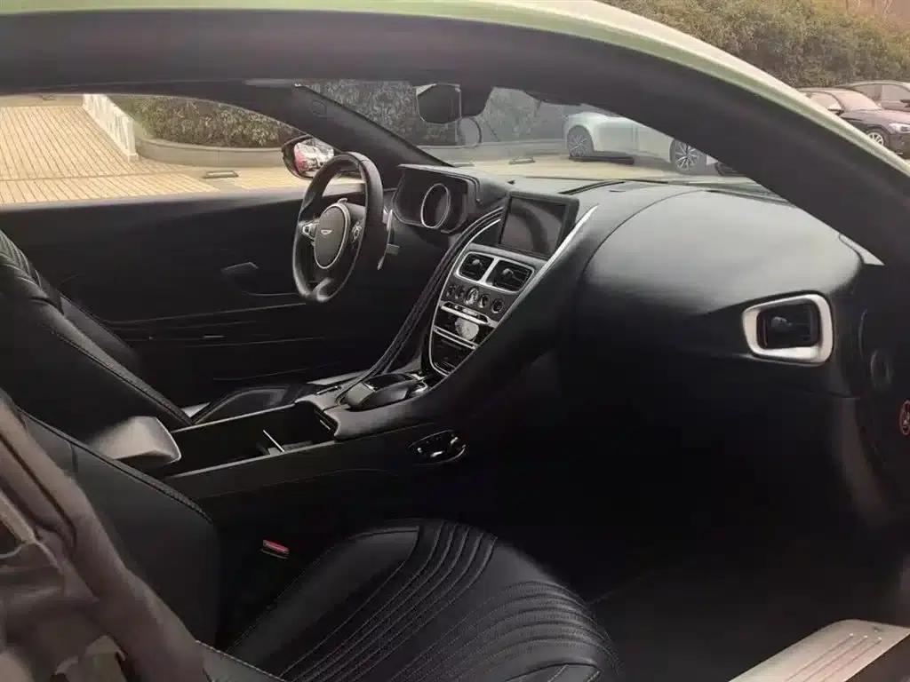 Aston Martin DB11 2019 4.0T V8 Coupe — миниатюра 6