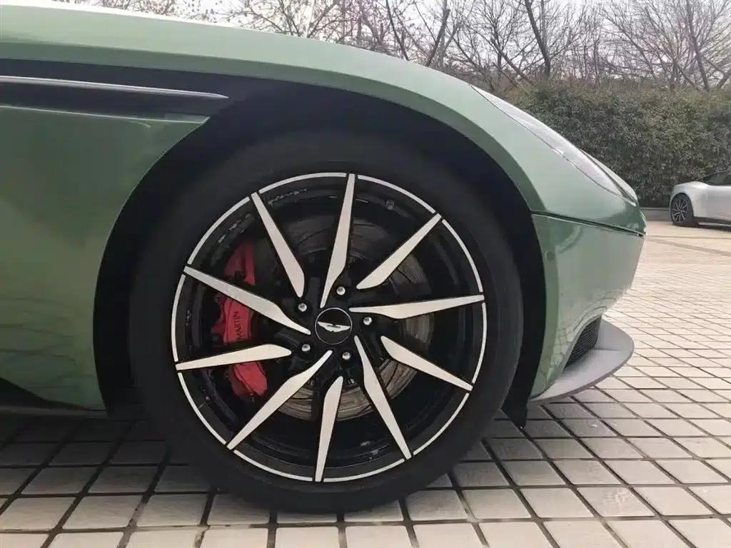 Aston Martin DB11 2019 4.0T V8 Coupe — миниатюра 7