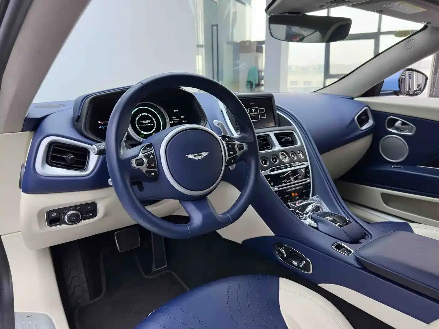 Aston Martin DB11 2019 4.0T V8 Coupe — миниатюра 13