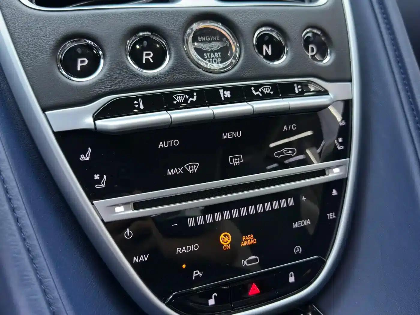 Aston Martin DB11 2019 4.0T V8 Coupe — миниатюра 18