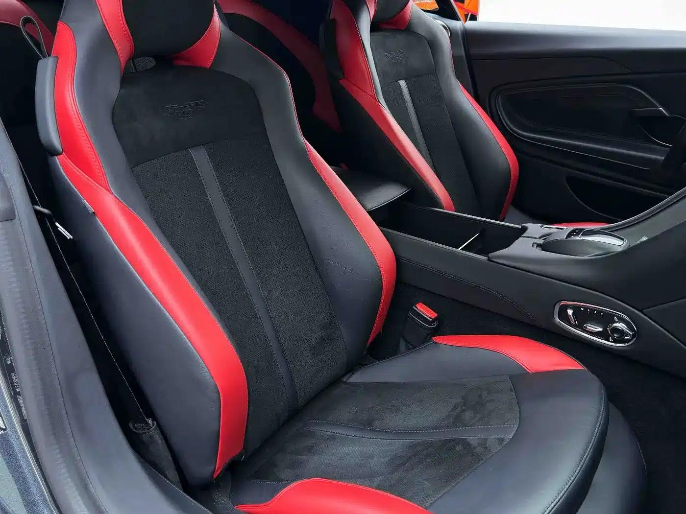 Aston Martin DB11 2022 4.0T V8 Coupe — миниатюра 13
