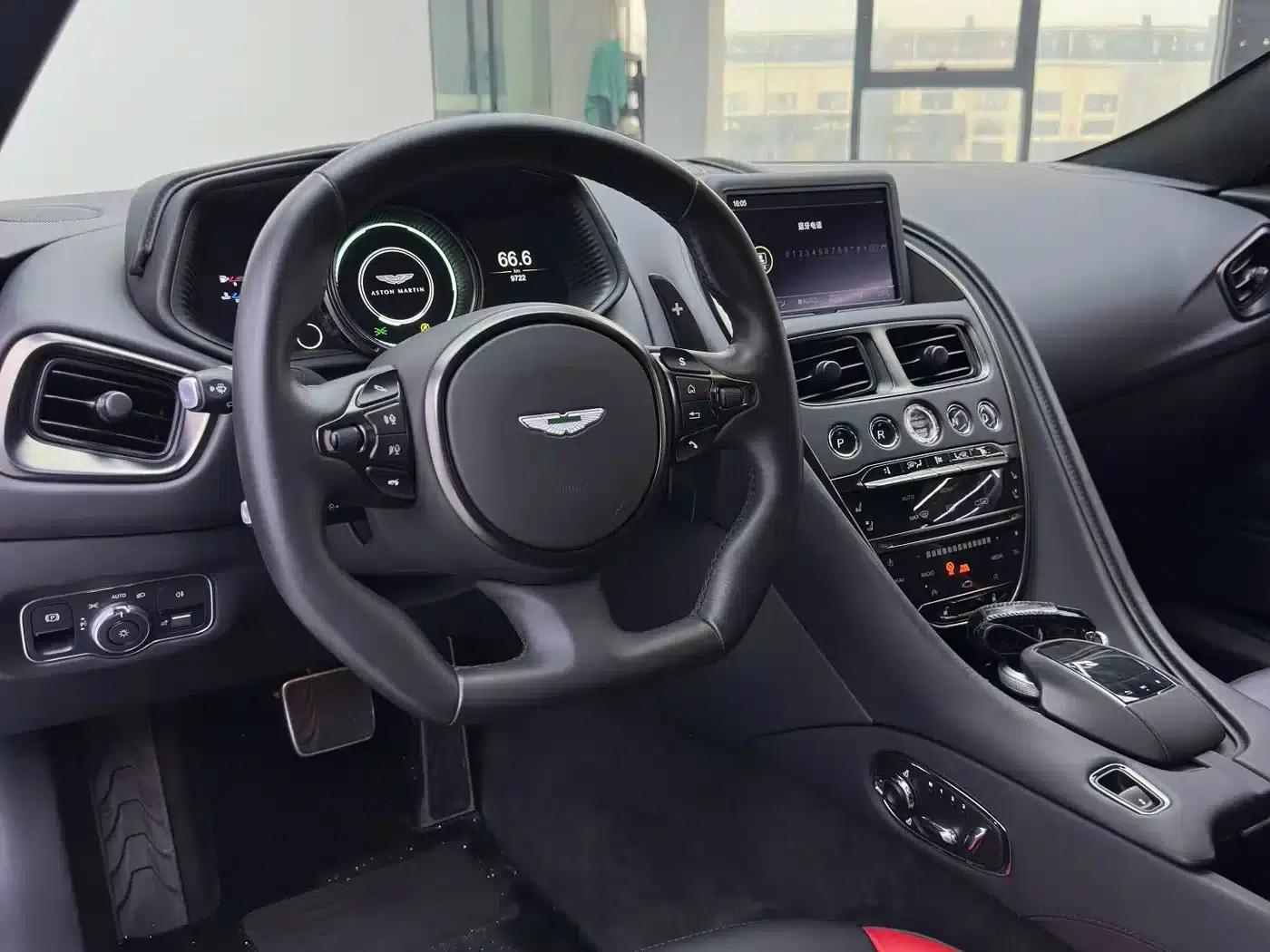 Aston Martin DB11 2022 4.0T V8 Coupe — миниатюра 16