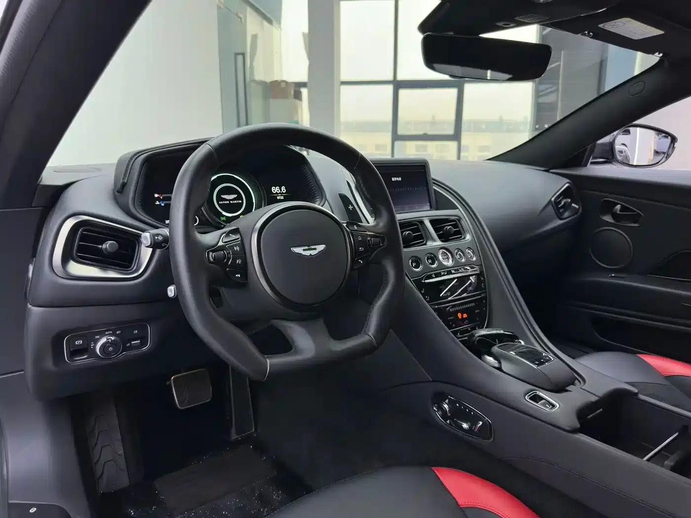 Aston Martin DB11 2022 4.0T V8 Coupe — миниатюра 17