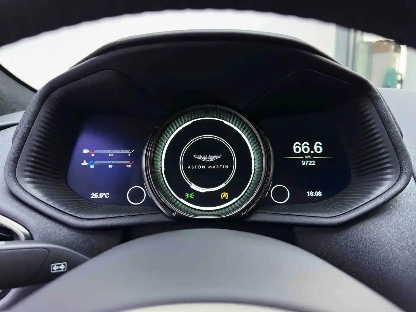 Aston Martin DB11 2022 4.0T V8 Coupe — миниатюра 19