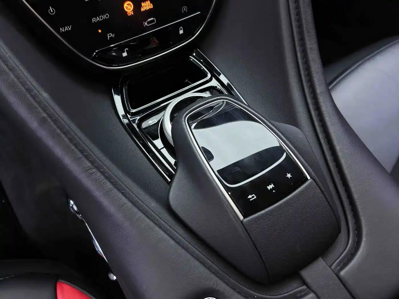 Aston Martin DB11 2022 4.0T V8 Coupe — миниатюра 21