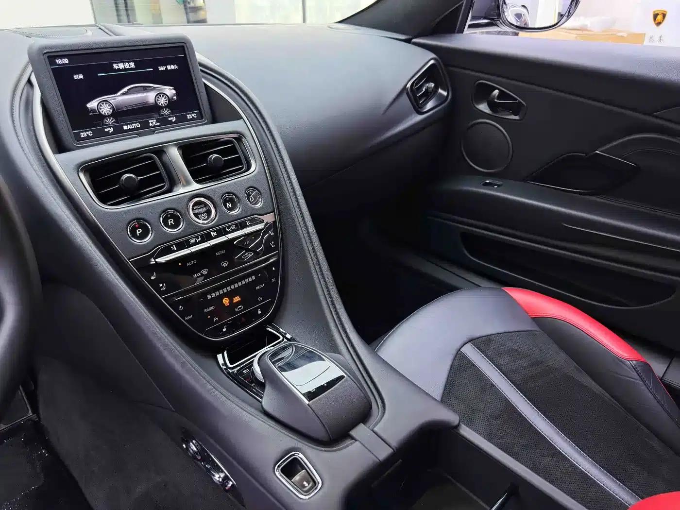 Aston Martin DB11 2022 4.0T V8 Coupe — миниатюра 23