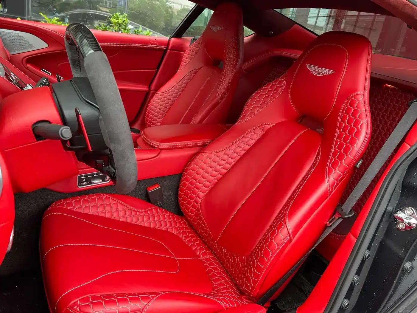 2013 Vanquish 6.0L Standard Model — миниатюра 3