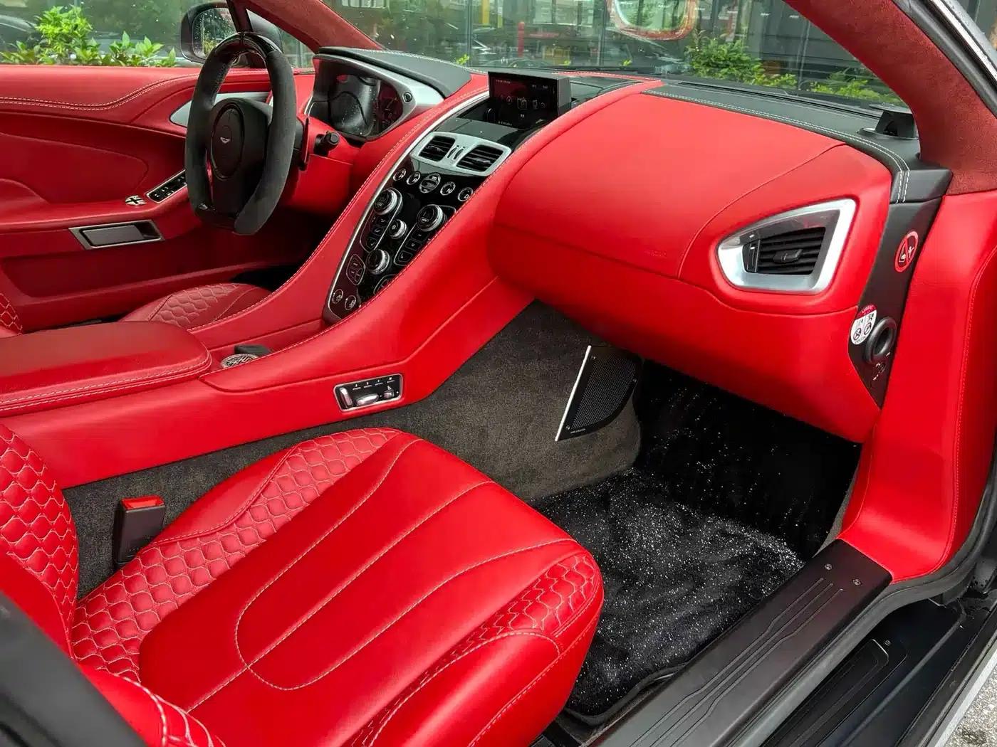 2013 Vanquish 6.0L Standard Model — миниатюра 4