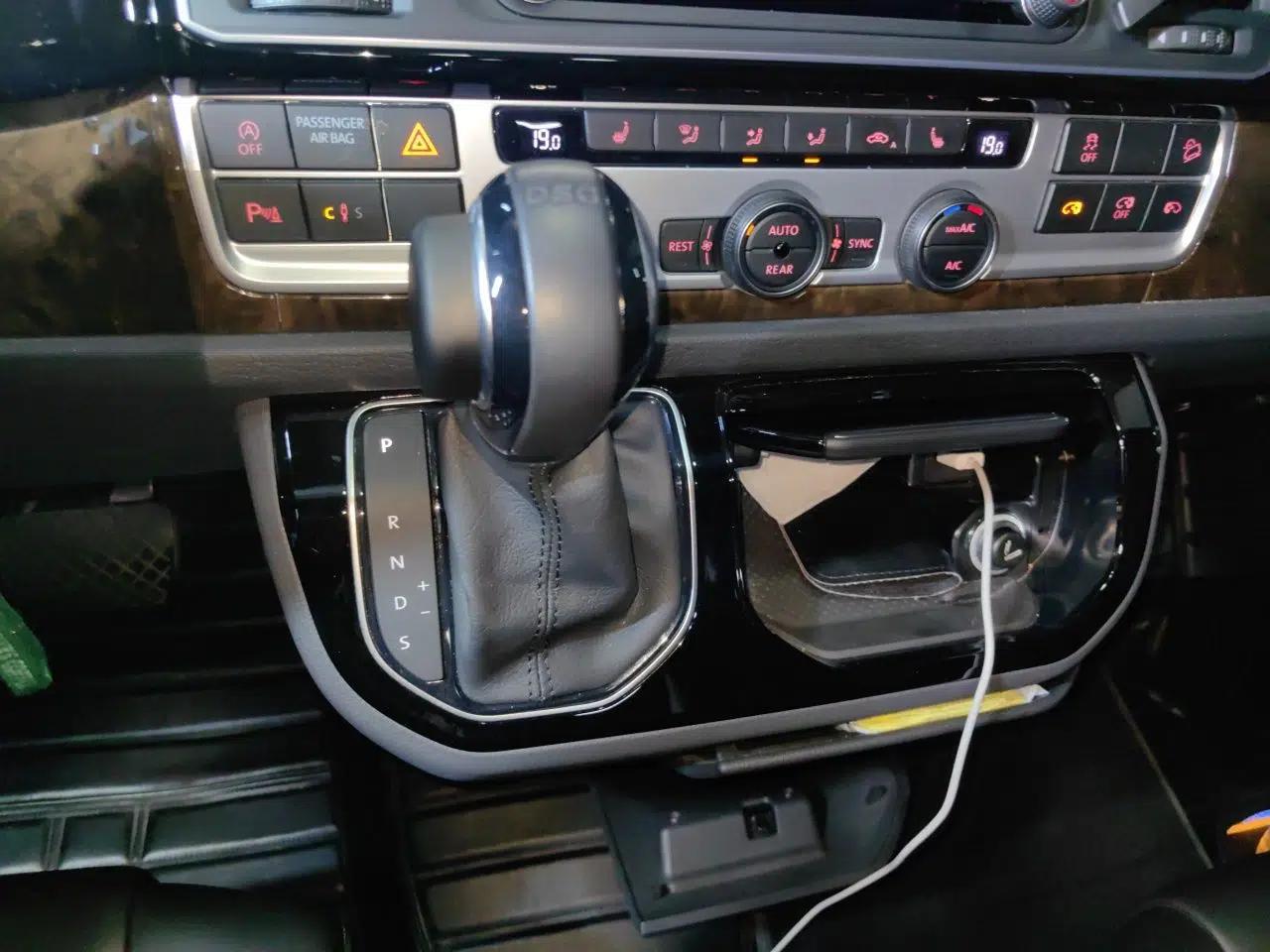 Volkswagen Multivan 2018 2.0 TSI 4x4 Prestige Edition 7-Seater — миниатюра 14