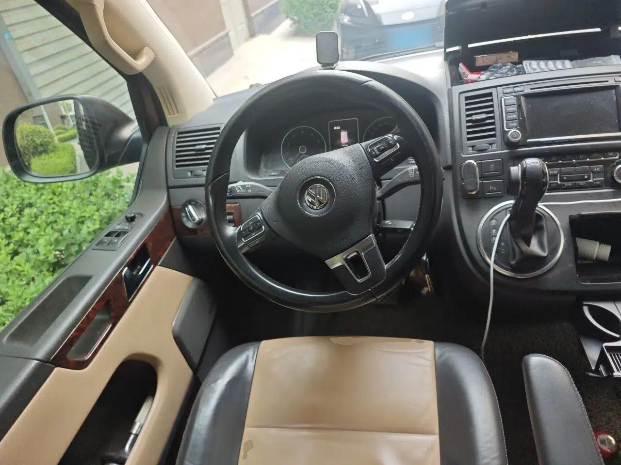 Volkswagen Multivan 2012 2.0 TSI Four-Wheel Drive Deluxe Edition — миниатюра 10