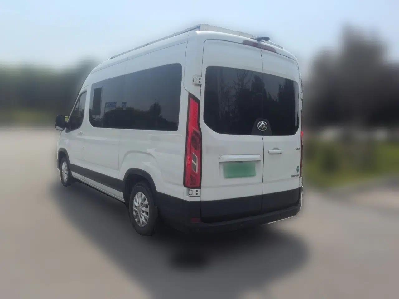 SAIC MAXUS Xintu V90 2023, 2.0-liter engine, 6 seats, automatic transmission, domestically produced, 10 kWh battery, solar panels, air conditioning, refrigerator. — миниатюра 4