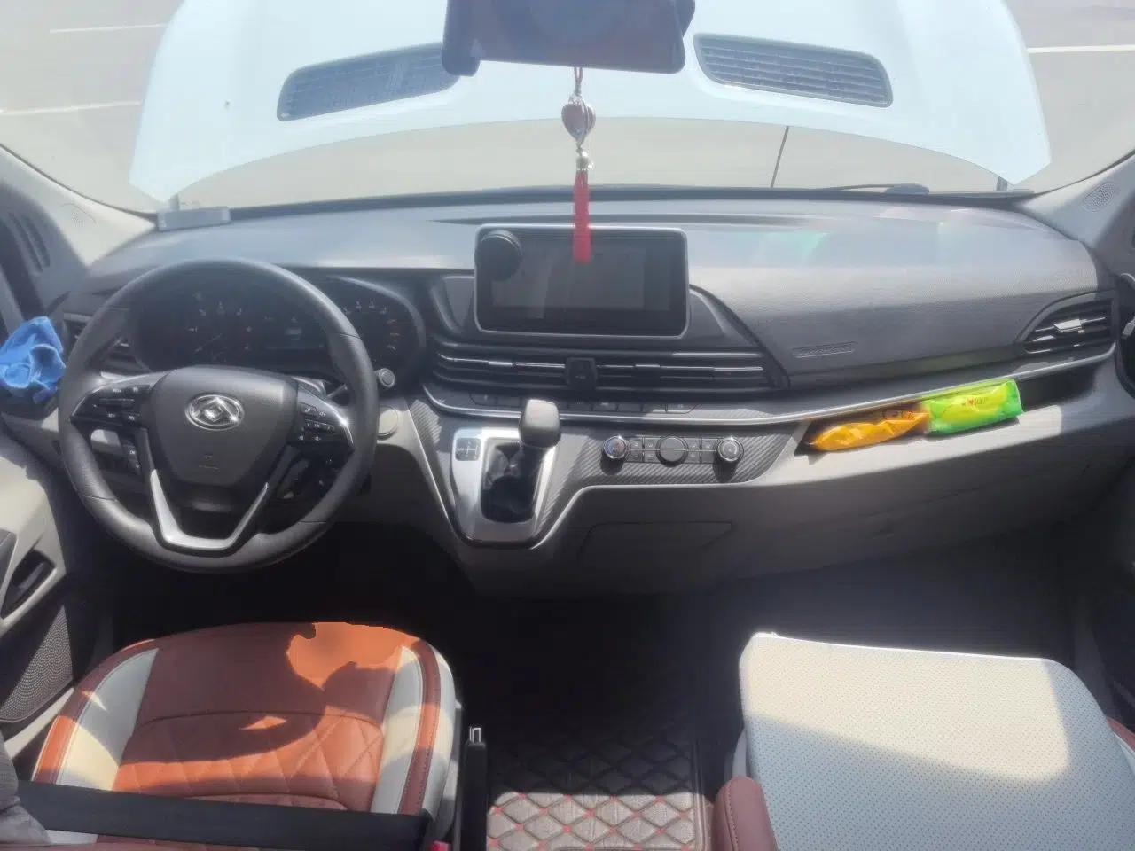 SAIC MAXUS Xintu V90 2023, 2.0-liter engine, 6 seats, automatic transmission, domestically produced, 10 kWh battery, solar panels, air conditioning, refrigerator. — миниатюра 9