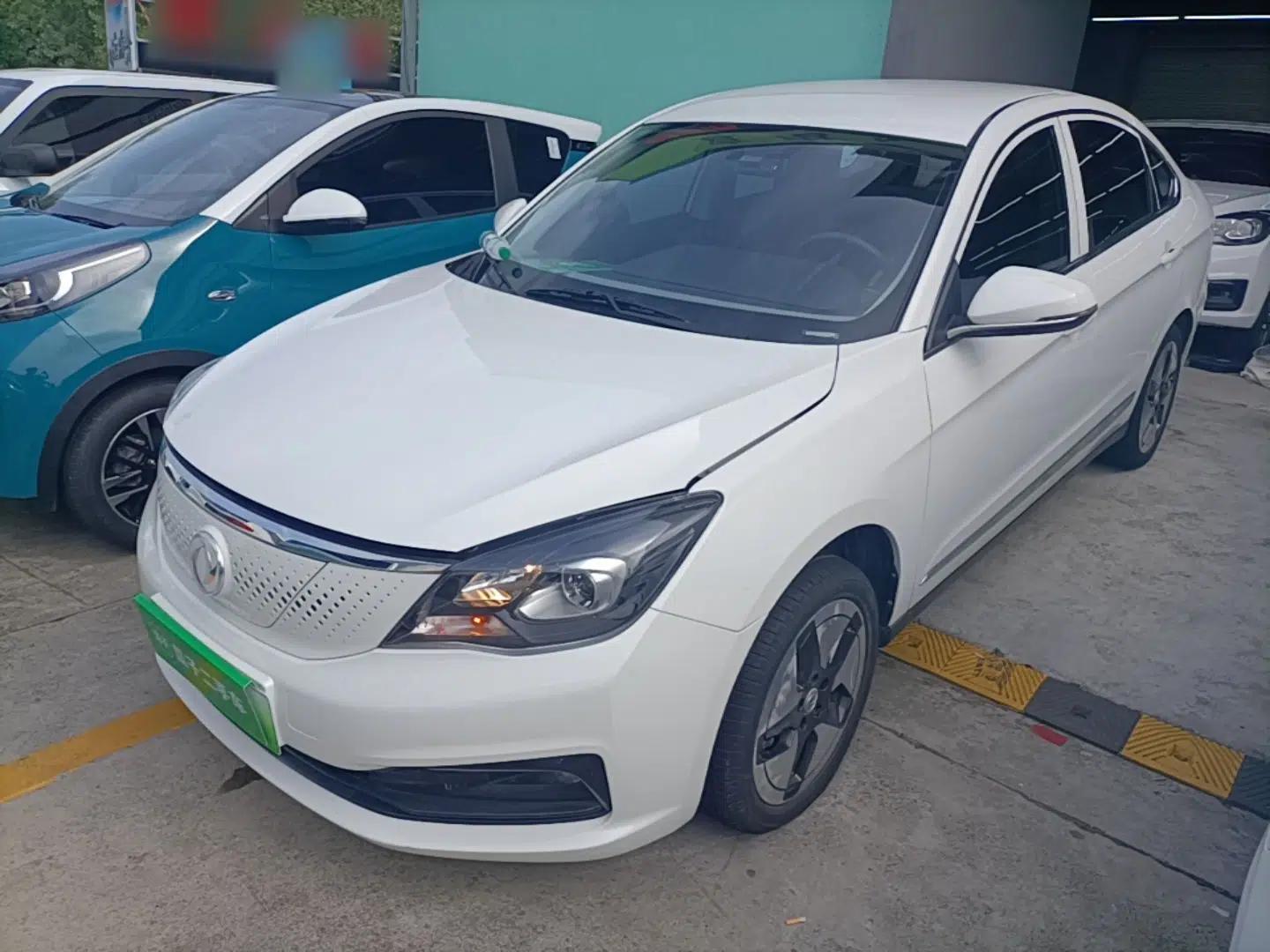 Dongfeng Aeolus E70 2023 400H Battery-Swap Rental Version — миниатюра 1