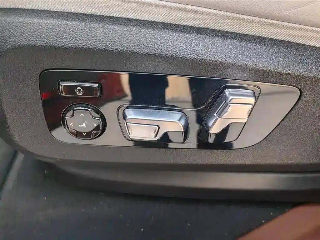 BMW XM 2023 Base Model — миниатюра 10
