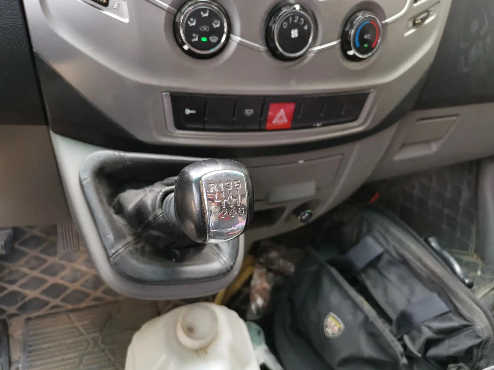 Dongfeng Yufeng Dongfeng Yufeng 2016 2.5T manual diesel, short wheelbase, medium roof (6 seats) — миниатюра 14