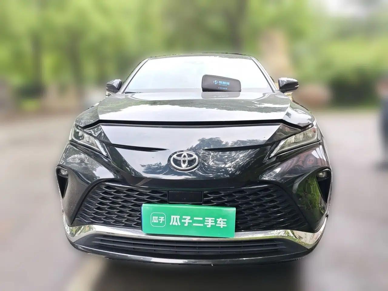 Toyota Venza 2022 2.0L CVT Two-Wheel Drive Luxury Edition — миниатюра 2