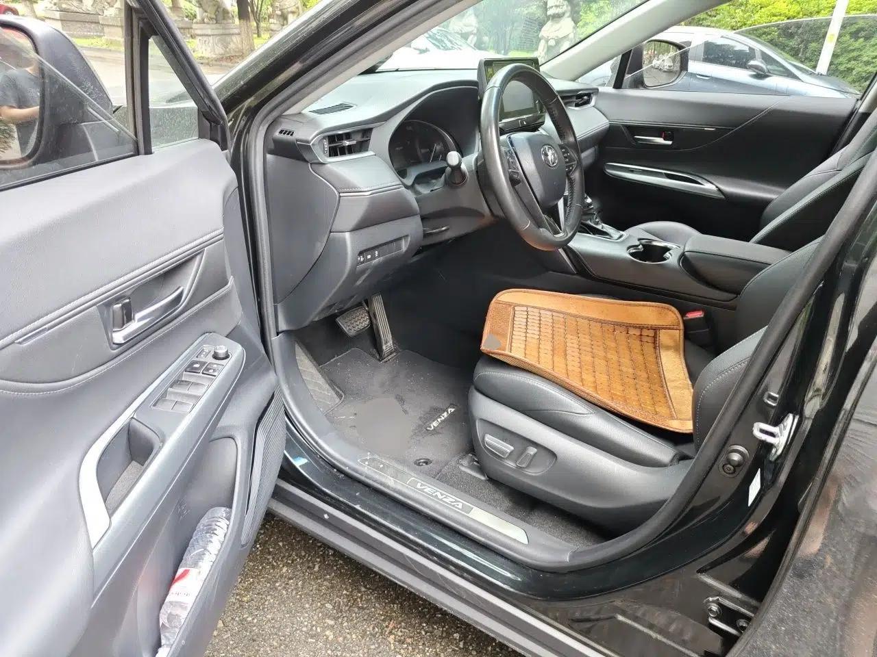 Toyota Venza 2022 2.0L CVT Two-Wheel Drive Luxury Edition — миниатюра 16