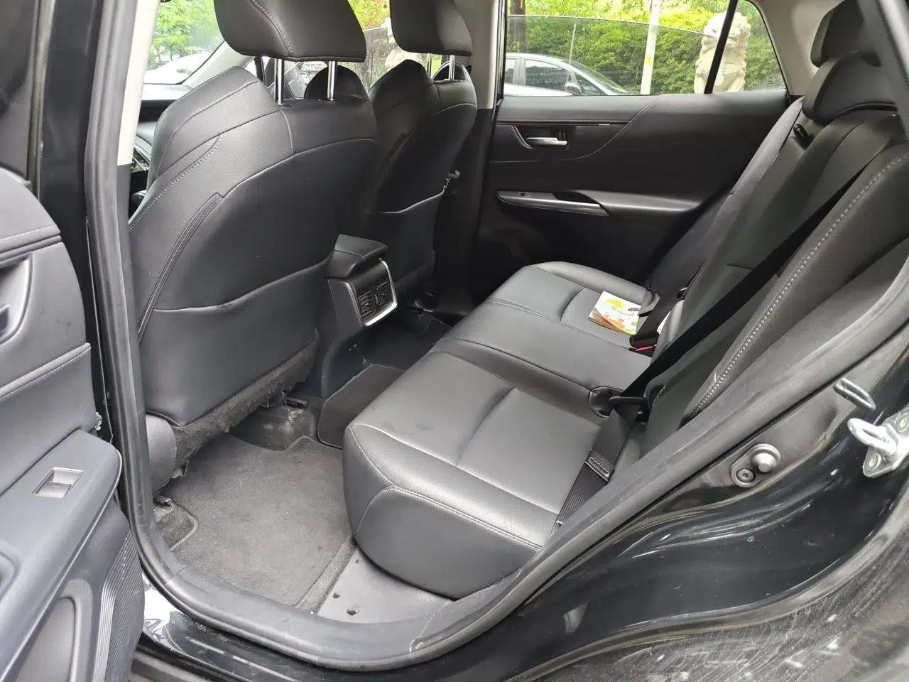 Toyota Venza 2022 2.0L CVT Two-Wheel Drive Luxury Edition — миниатюра 17