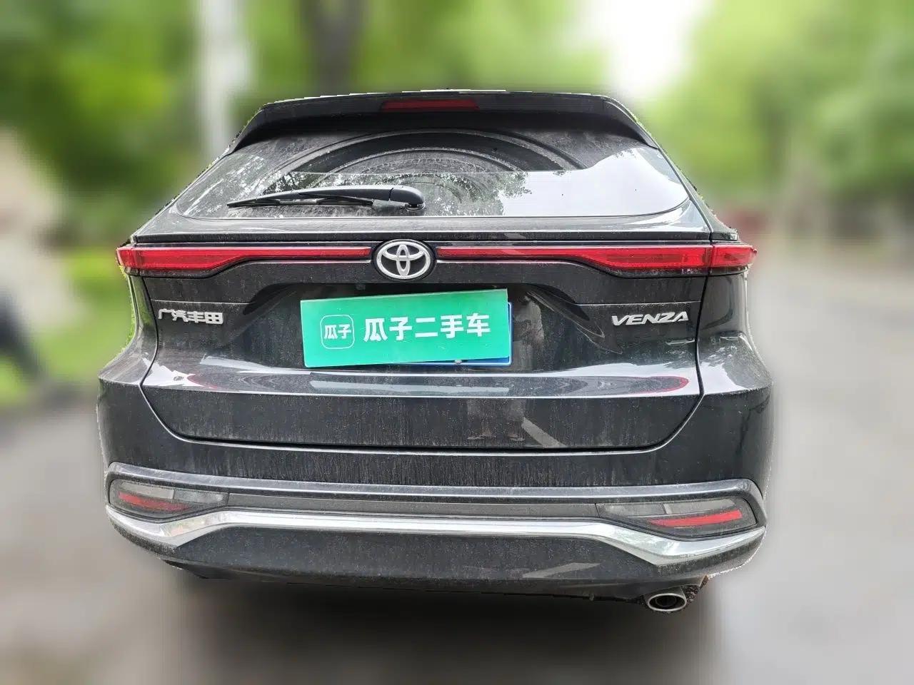 Toyota Venza 2022 2.0L CVT Two-Wheel Drive Luxury Edition — миниатюра 5