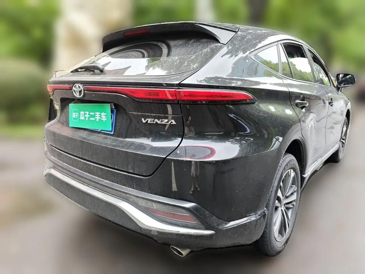 Toyota Venza 2022 2.0L CVT Two-Wheel Drive Luxury Edition — миниатюра 6