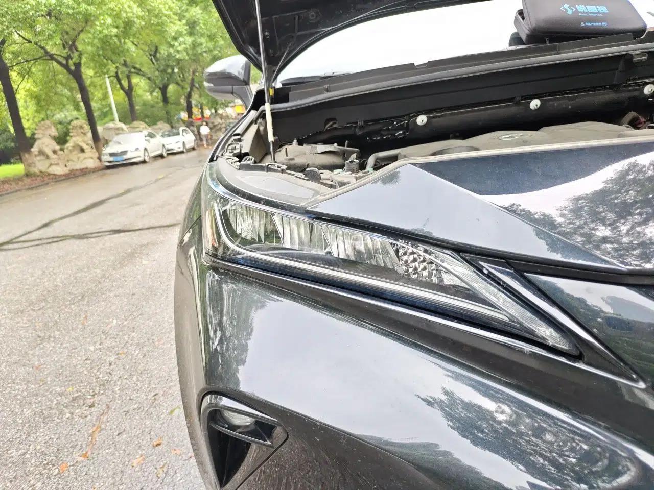Toyota Venza 2022 2.0L CVT Two-Wheel Drive Luxury Edition — миниатюра 7