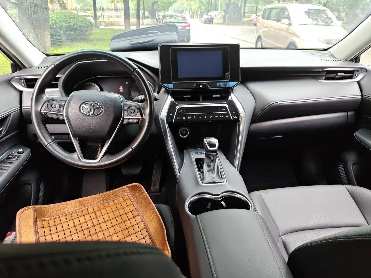 Toyota Venza 2022 2.0L CVT Two-Wheel Drive Luxury Edition — миниатюра 9