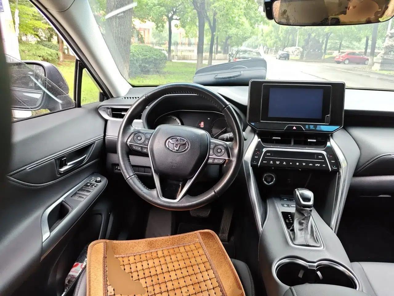 Toyota Venza 2022 2.0L CVT Two-Wheel Drive Luxury Edition — миниатюра 10