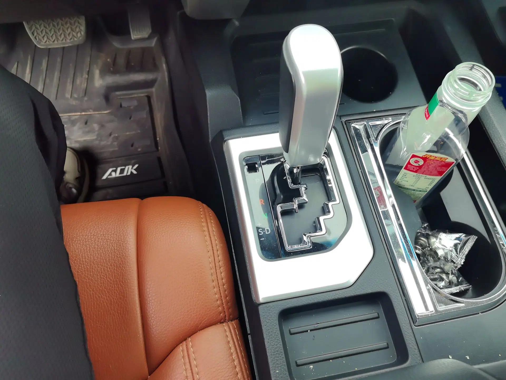 Toyota Tundra (Parallel Import) Tahoe 2013 5.7L Automatic 5-Seater — миниатюра 14