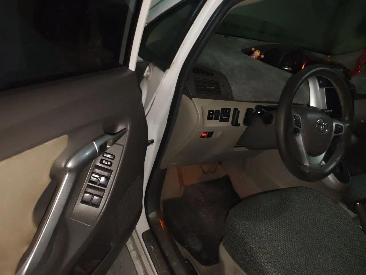 Toyota Verso 2014 Starlight 180E CVT Elite Edition — миниатюра 16