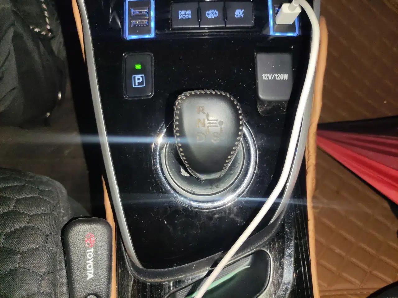 Toyota Corolla Hybrid E+ 2019 1.8L E-CVT Pioneer Edition — миниатюра 14
