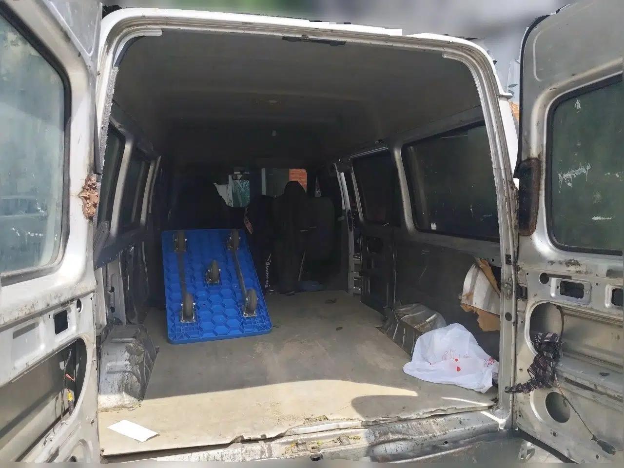 Ford Classic Transit 2.8T diesel, manual transmission, 6 seats — миниатюра 19