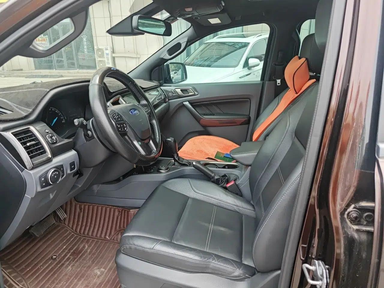 Ford Everest 2017 2.0T Gasoline Automatic 4x4 Flagship Edition 7 Seats — миниатюра 15