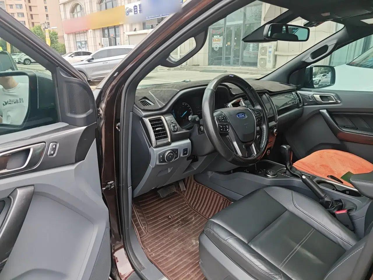 Ford Everest 2017 2.0T Gasoline Automatic 4x4 Flagship Edition 7 Seats — миниатюра 16